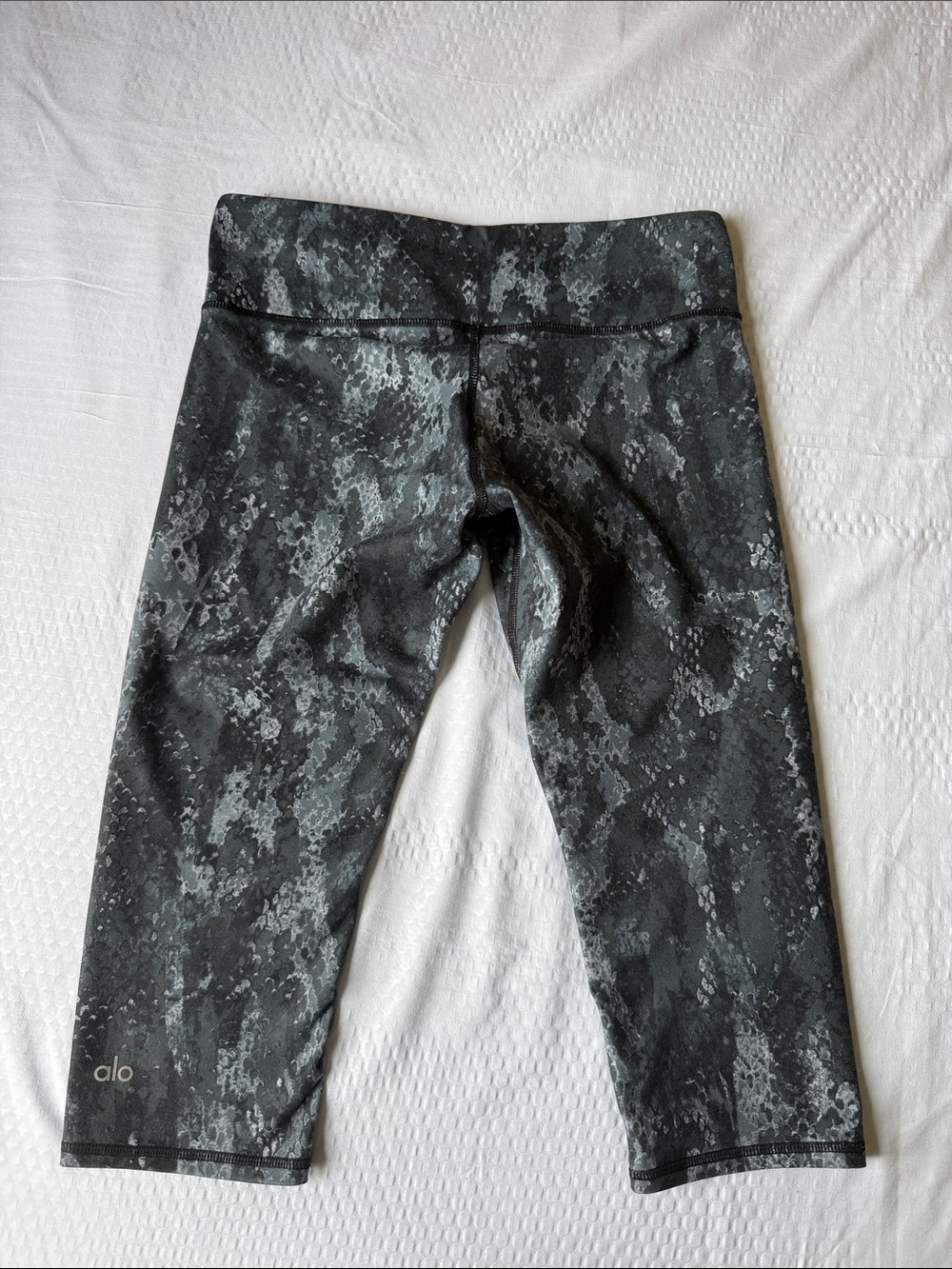 ALO Yoga Black and Gray Snake-Print Capri Leggings